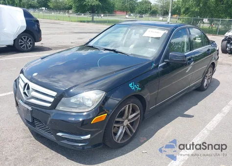 2013 Mercedes-Benz C 300 Luxury 4Matic/Sport 4Matic z USA, uszkodzony, nr VIN WDDGF8AB6DR295124